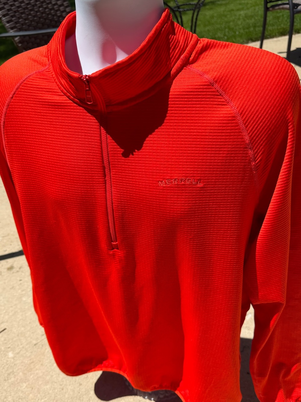 Like new - men’s *Merrell* lightweight athletic pullover outdoor active shirt L